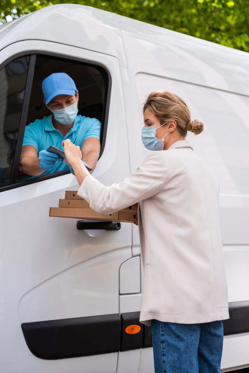 safe-delivery-courier-on-a-van-brings-a-pizza-to-2023-07-22-01-54-29-utc