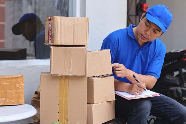 Why Direct Courier Deliveries Are Useful for Urgent Goods in Exeter
